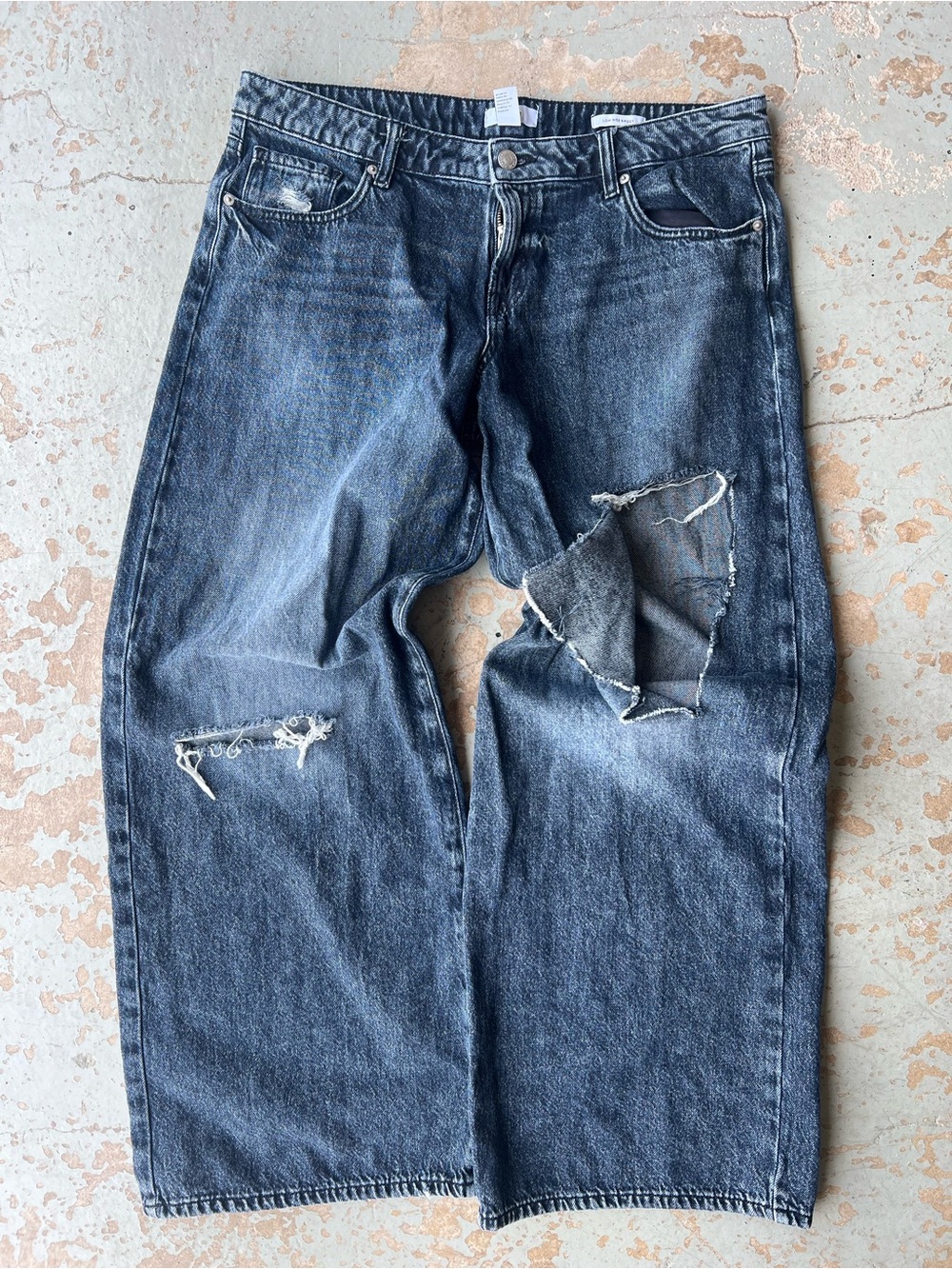 Low-Rise Baggy Distressed Black Denim Jeans Forever 21 Size 30